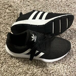 Adidas black and white sneakers women’s size 6.5
Worn twice